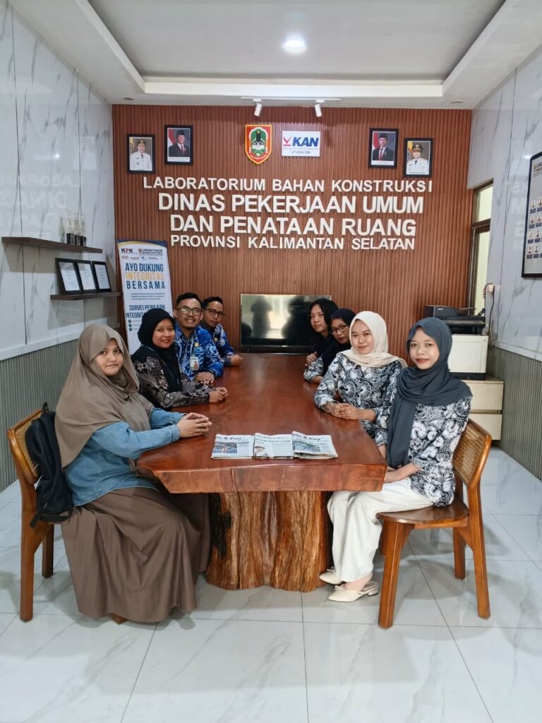 Dosen SI mengunjungi mahasiswa